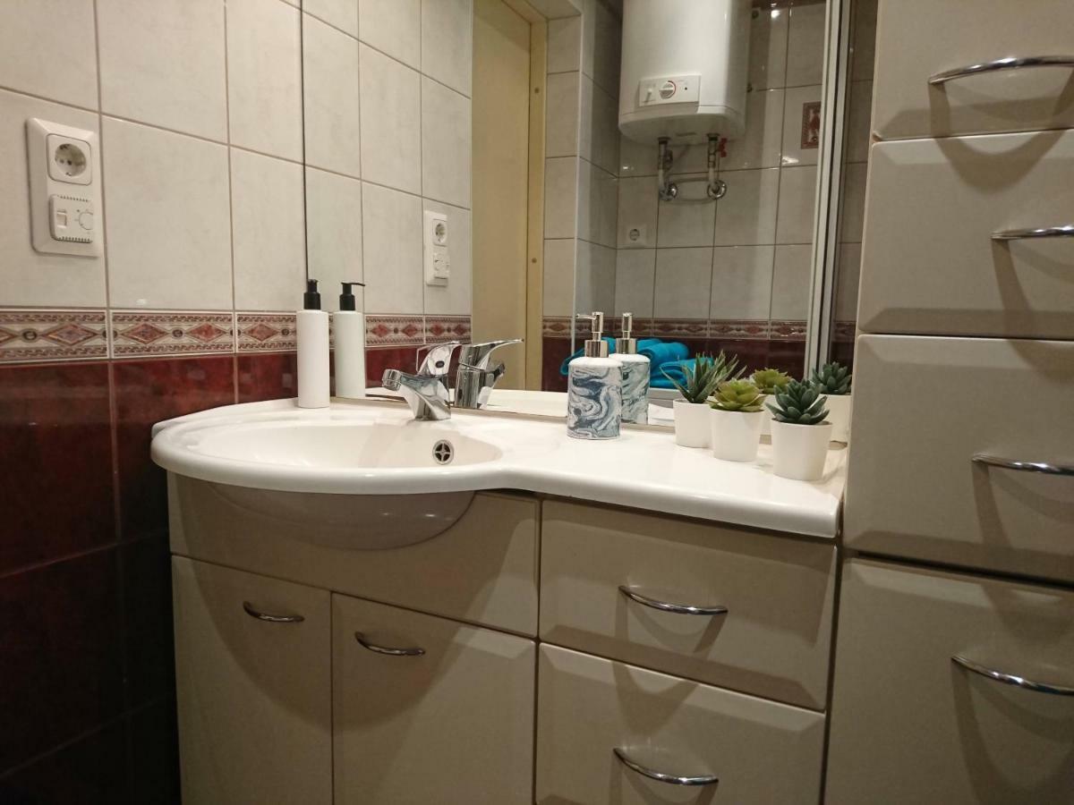 City Center Raua Apartment With Balcony Tallinn Kültér fotó